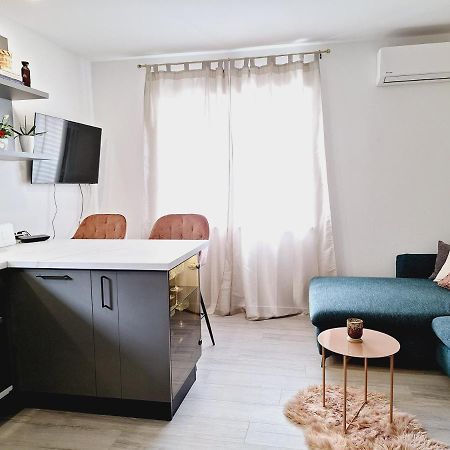 Apartman Maja **** Apartment ชิเบนิก ภายนอก รูปภาพ