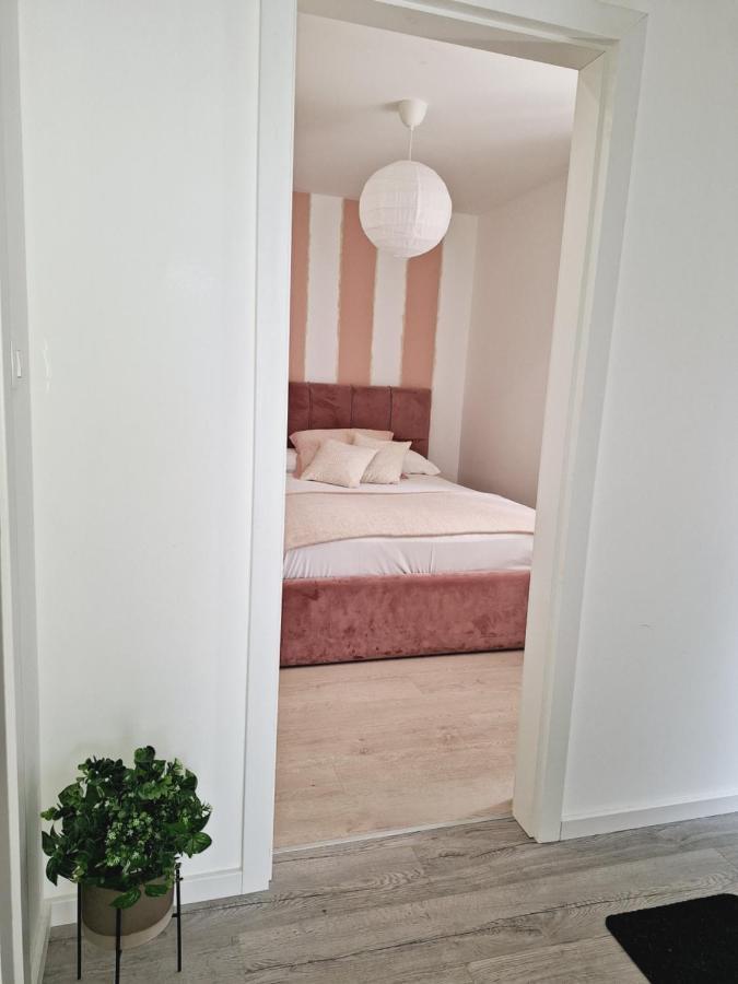 Apartman Maja **** Apartment ชิเบนิก ภายนอก รูปภาพ