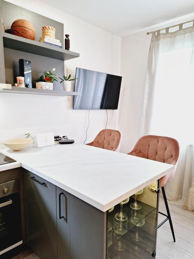 Apartman Maja **** Apartment ชิเบนิก ภายนอก รูปภาพ