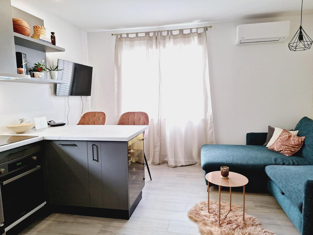 Apartman Maja **** Apartment ชิเบนิก ภายนอก รูปภาพ